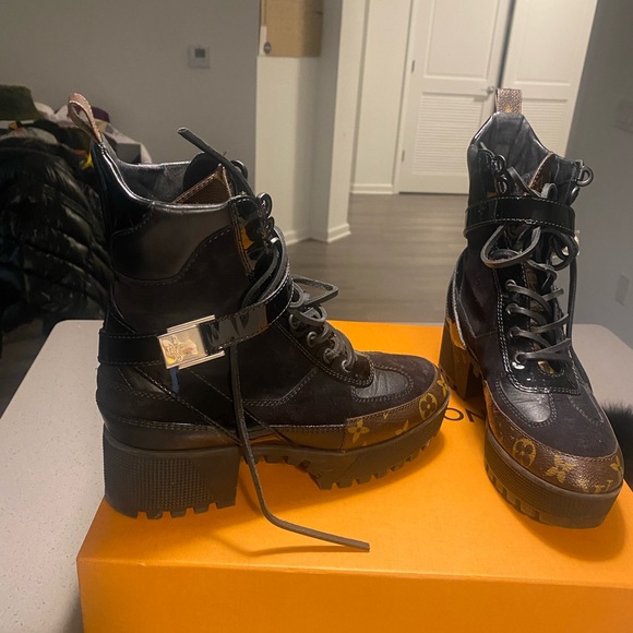 Louis Vuitton laurette boots - Picture 3 of 6